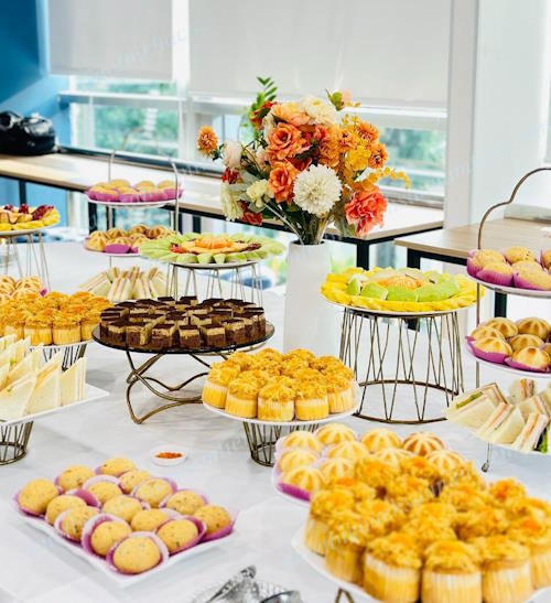 dung-cu-trang-tri-tiec-buffet-dep-sang-trong-gia-re-cho-nha-hang-h1