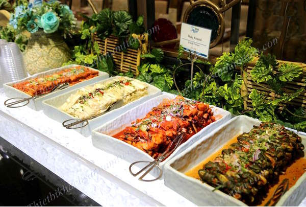 Khay trưng bày thức ăn không thể thiếu tại tiệc buffet