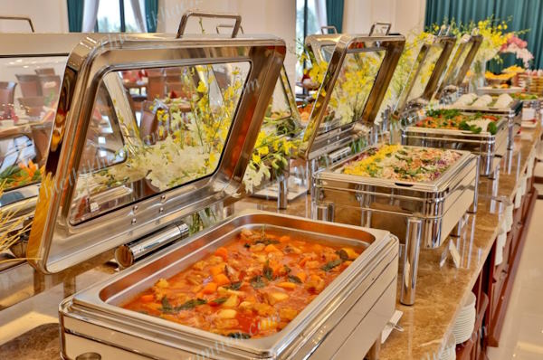 noi-ham-nong-buffet-dien-xu-huong-giu-am-thuc-an-buffet-toi-uu-h2