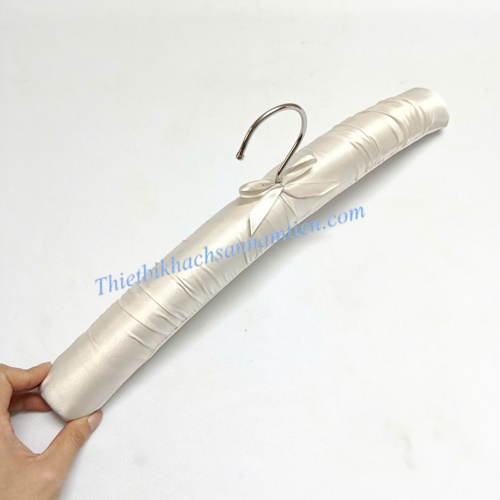 Móc Treo Áo Khách Sạn Phi Lụa Màu Trắng NT0206124